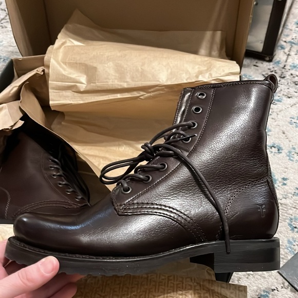 NWT Frye Veronica Combat Dark Brown Boots Size 7 - Picture 16 of 17
